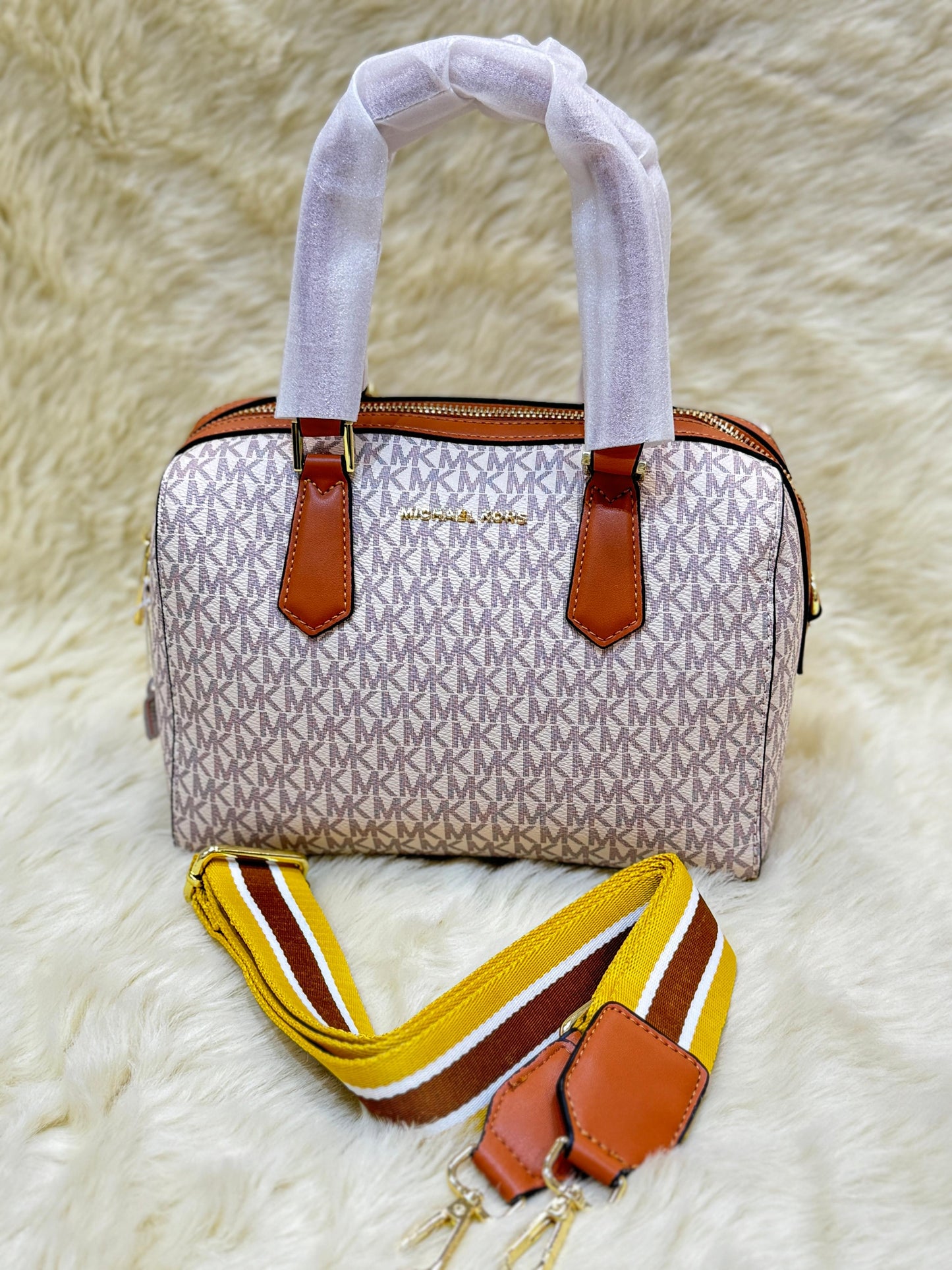 MICHAEL KORS BEIGE BROWN HAND BAG ( WITHOUT BOX )