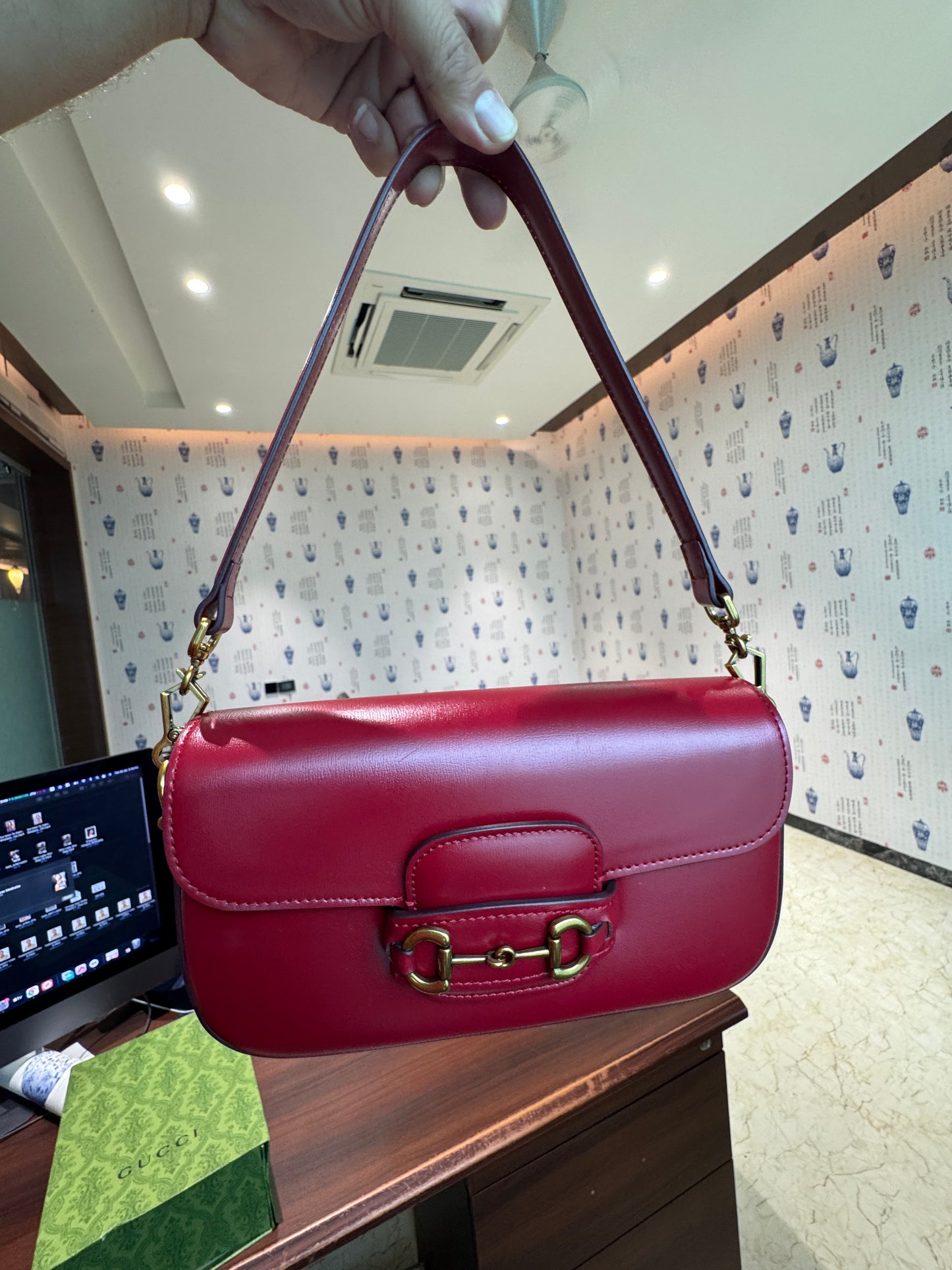 Gucci Burgundy Sling SUPER PREMIUM 100% genuine quality bag