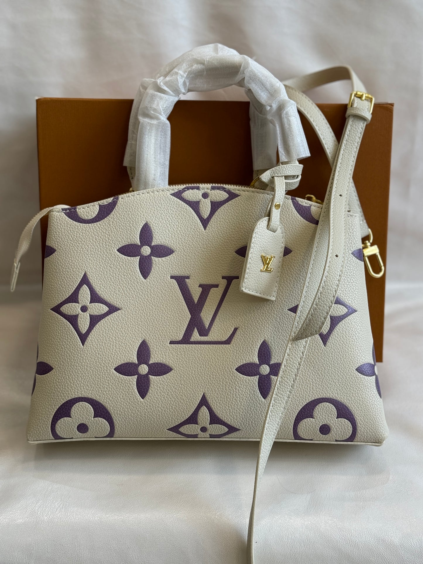 LOUIS VUITTON OFF WHITE / LAVENDER ON THE GO BAG ( WITH DOUBLE BOX )