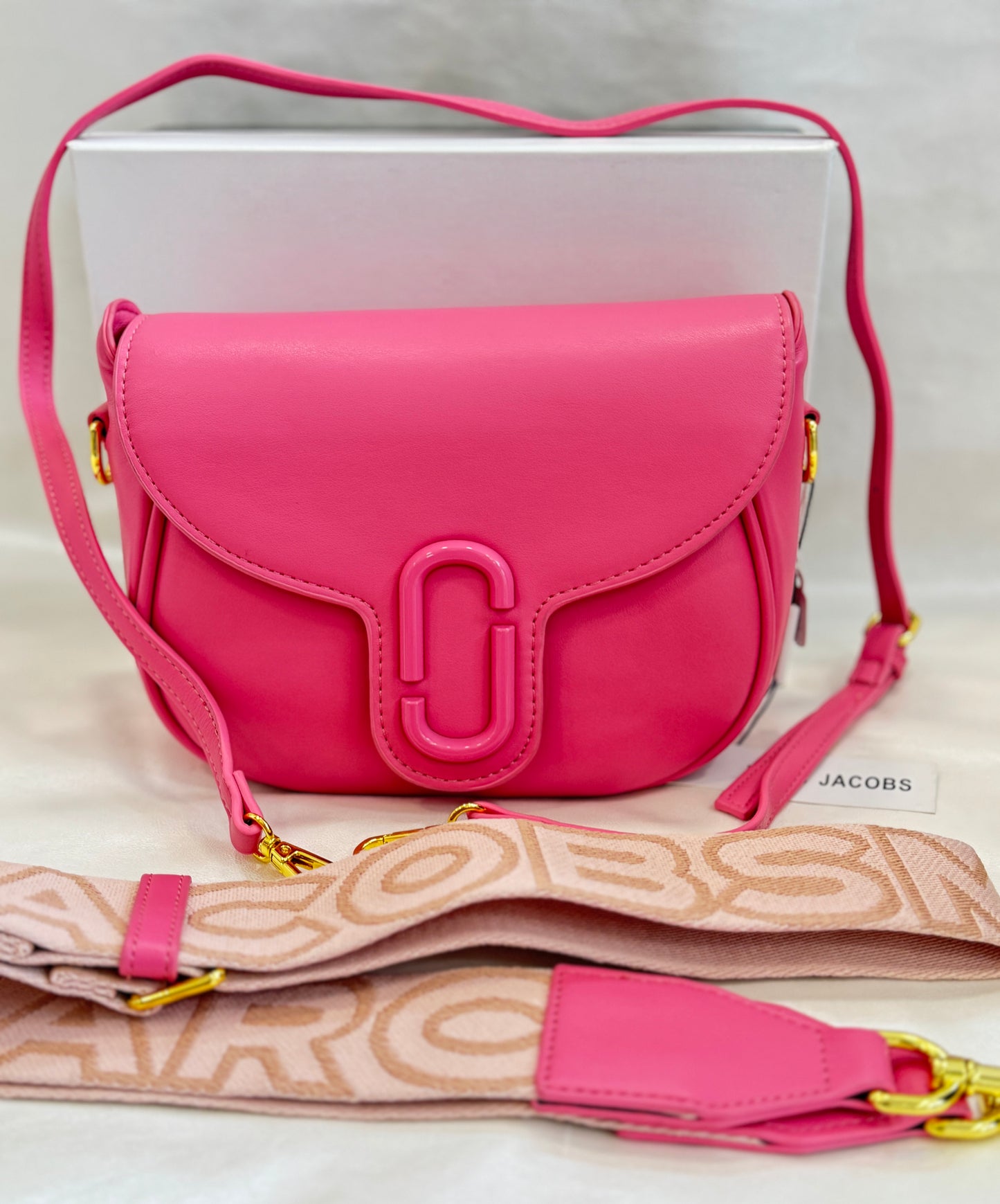MARC JACOB PINK CROSSBODY BAG ( WITH BOX )