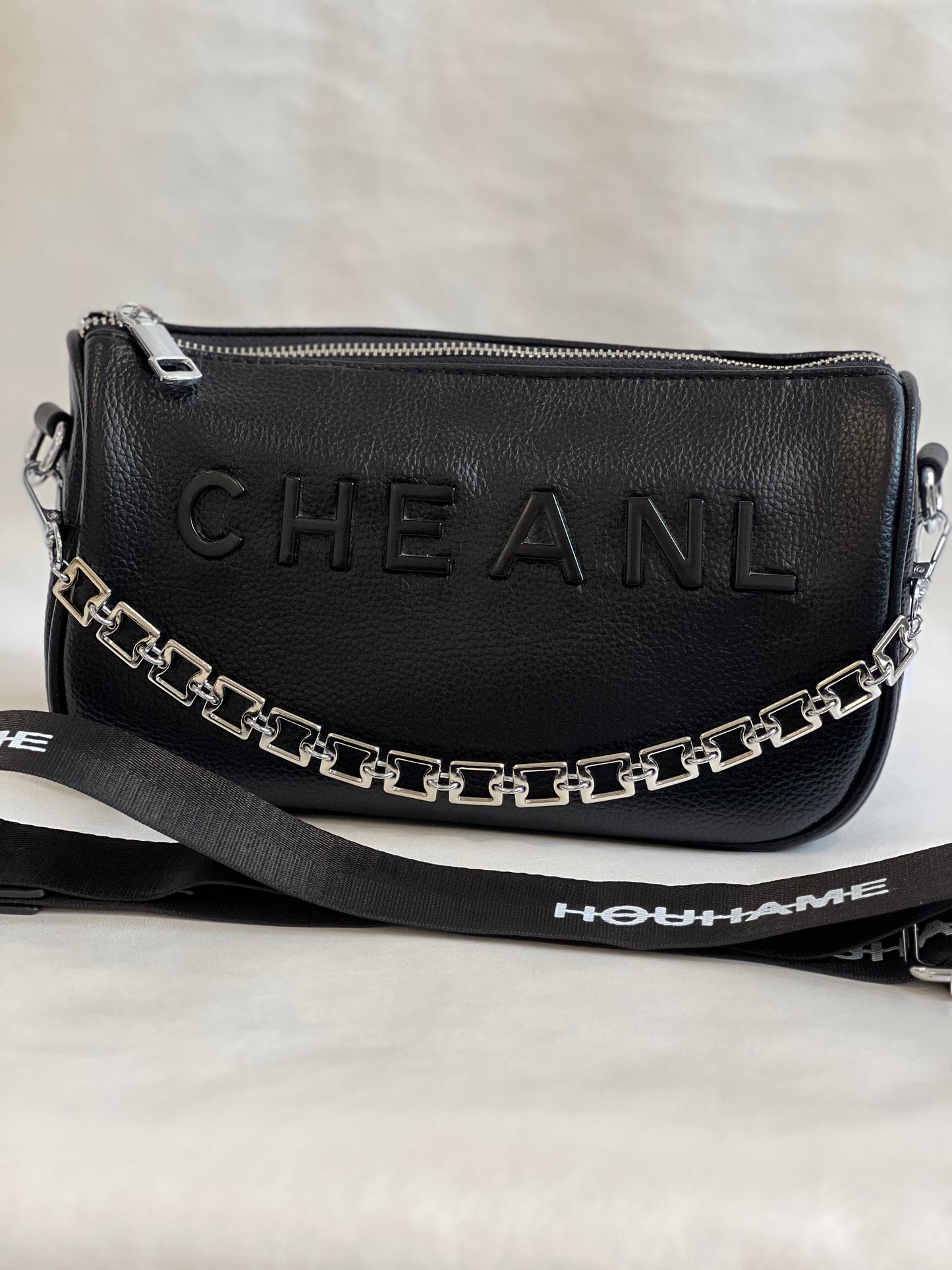 CHEANL BLACK CASUAL BAG ( CROSSBODY BAG )