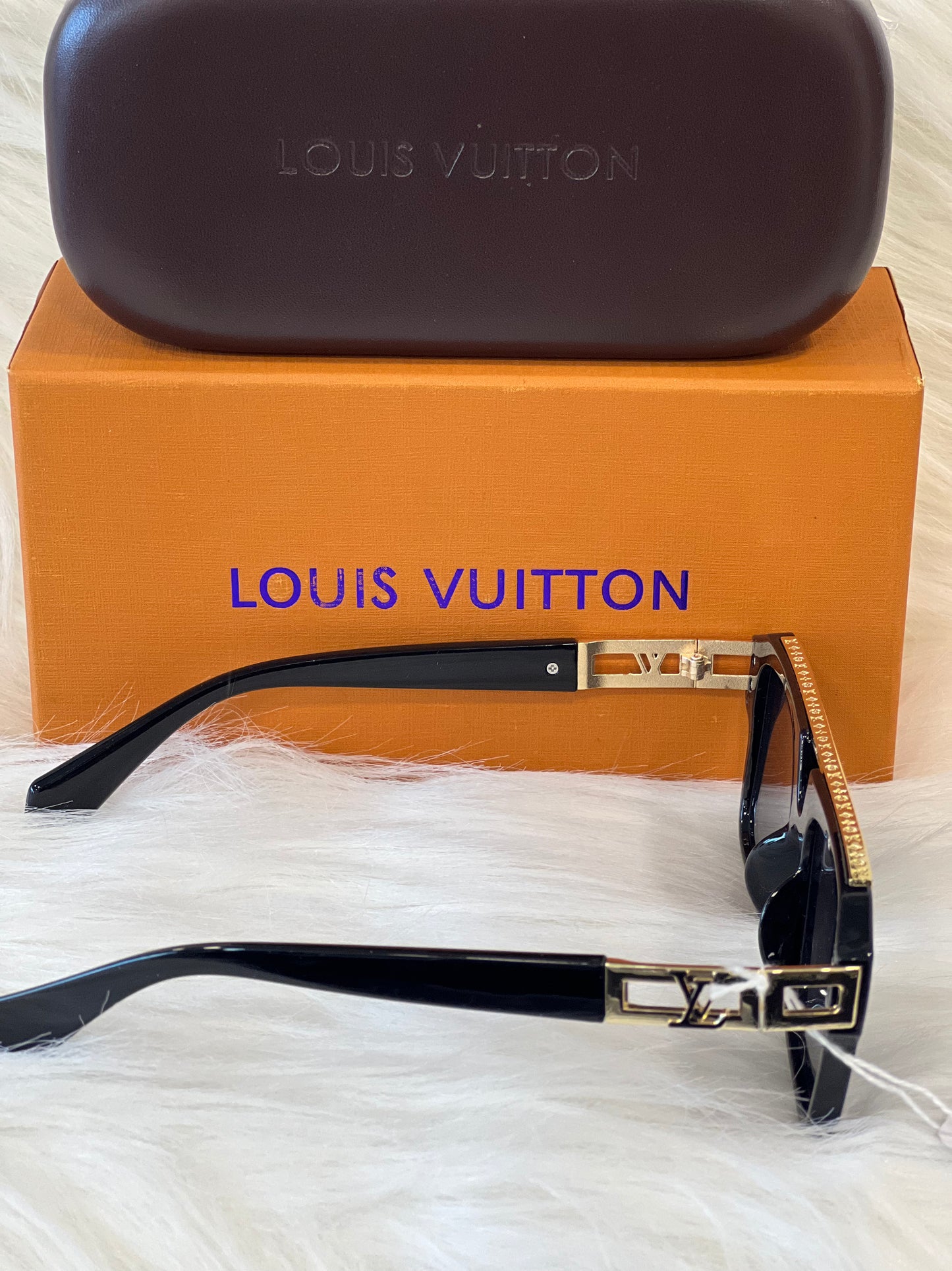 LOUIS VUITTON SUNGLASSES ( WITH BOX )