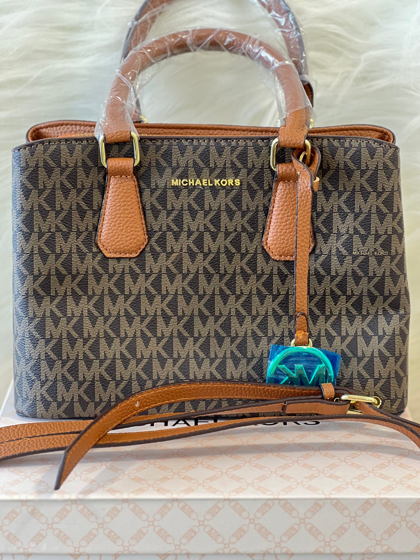 MIICHAEL KORS BEIGE BROWN HANDBAG ( WITH BOX )