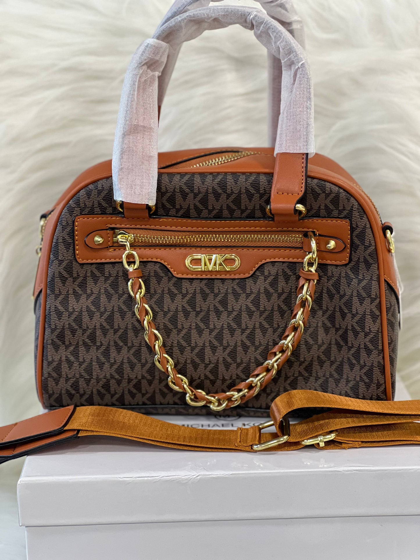 MIICHAEL KORS BEIGE BROWN HAND BAG ( WITH BOX )