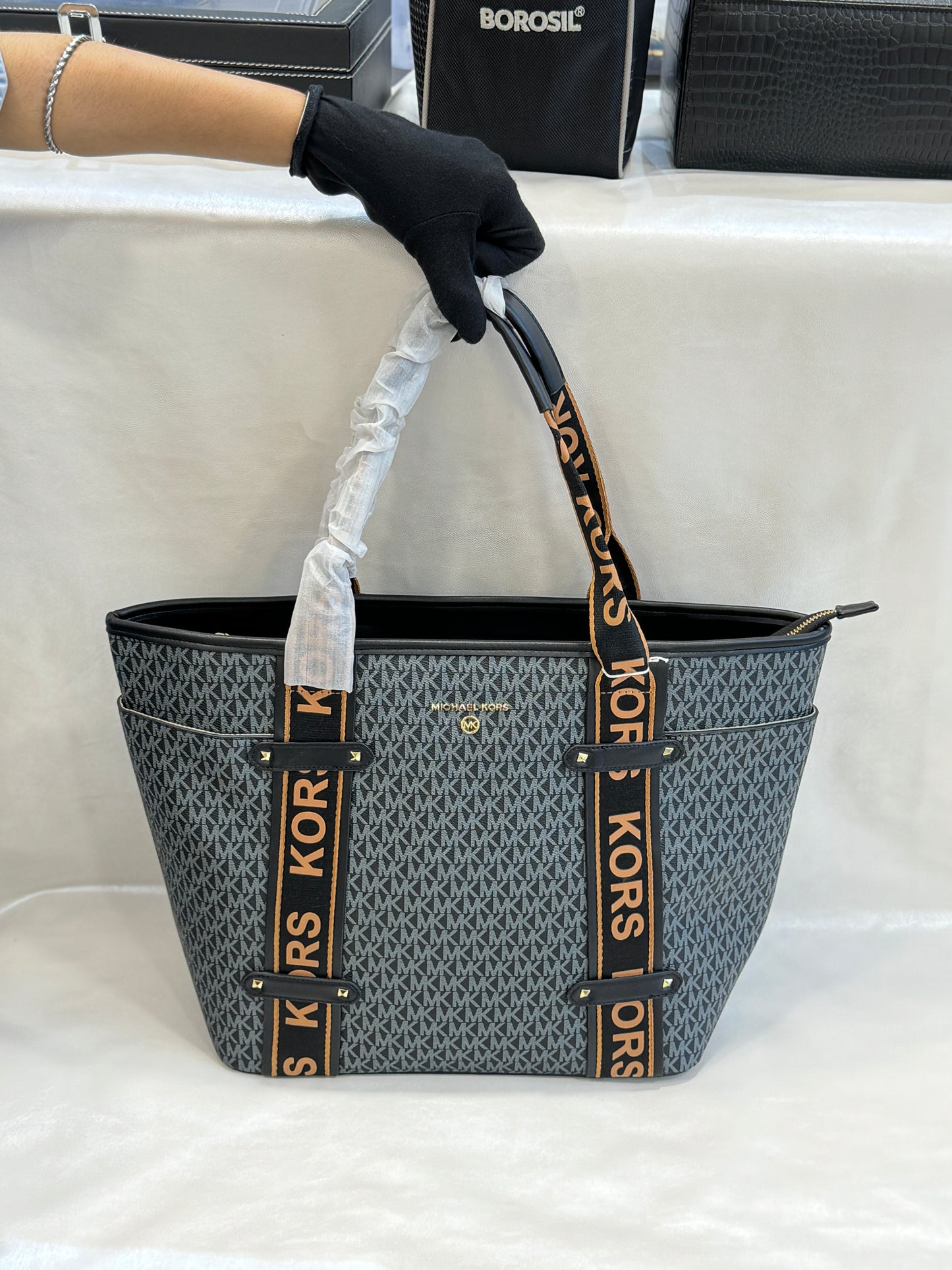 MICHAEL KORS MAEVE BLACK TOTE BAG ( WITHOUT BOX )