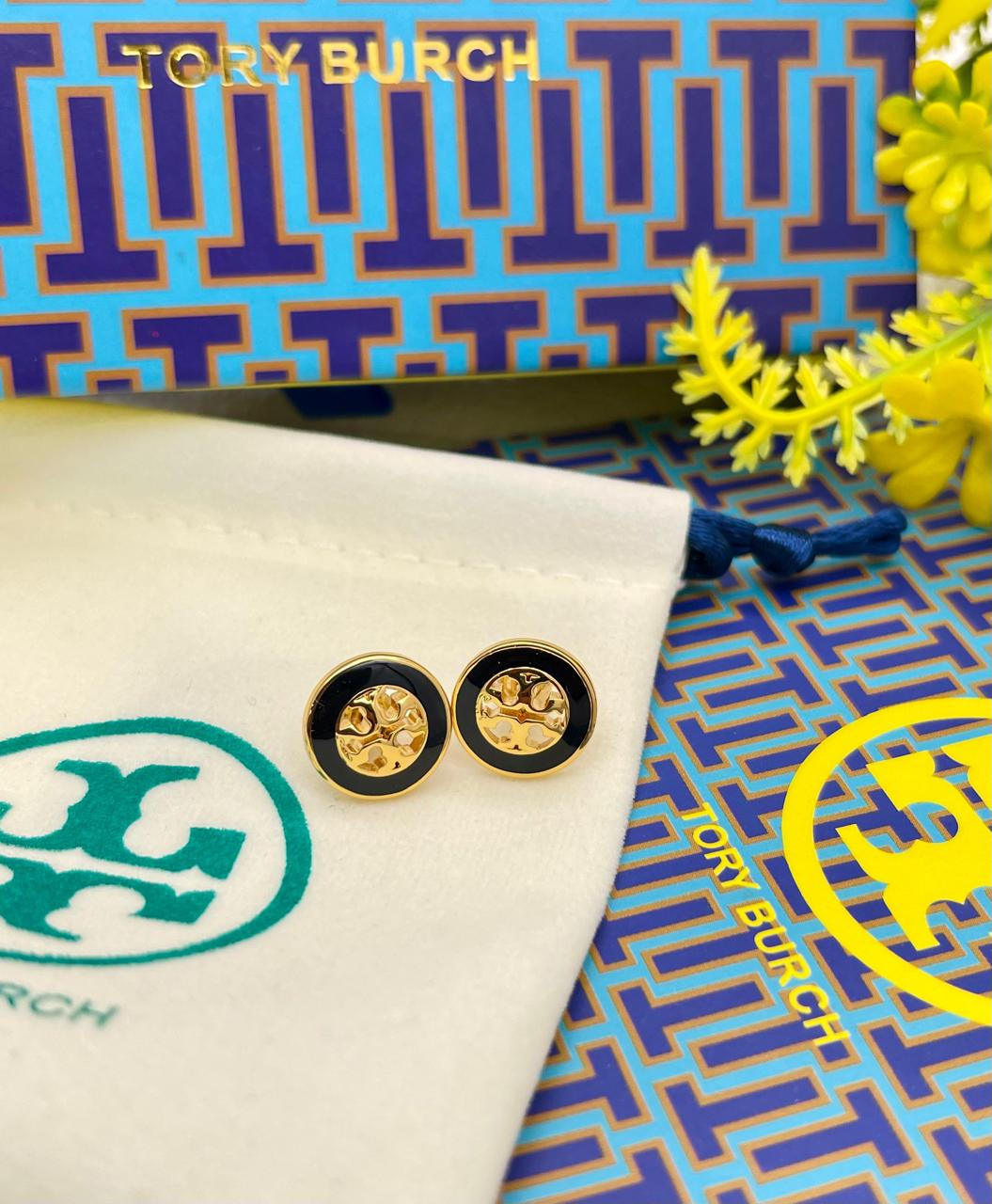 JTBS TORY BURCH Kira Enamel Circle Stud Earring in Tory Gold/Black