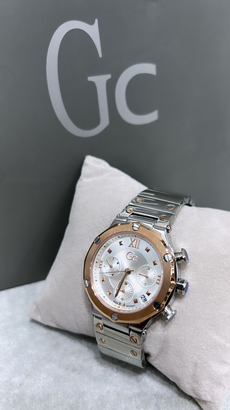 Gc( GUESS WATCH  ) Spirit Lady Silver & Rose Gold Color Women Guess Watch ( Without Box )