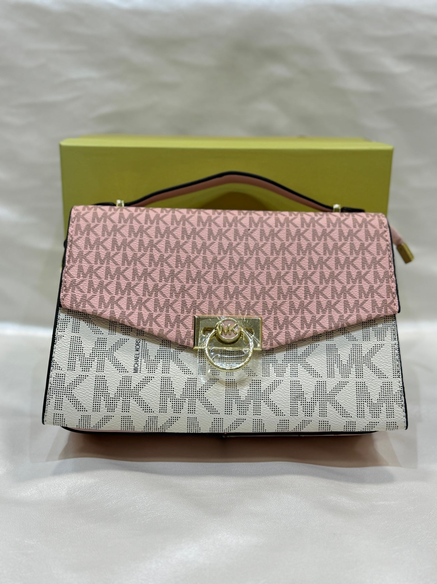 MICHAEL KORS WHITE AND PINK COLOUR HAND BAG  ( WITH BOX )
