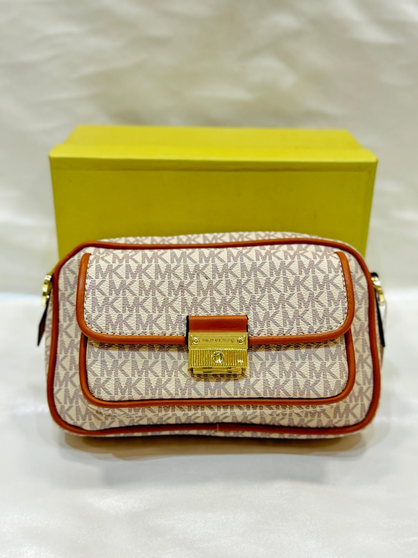 MICHAEL KORS BEIGE BROWN HAND BAG ( WITH BOX )