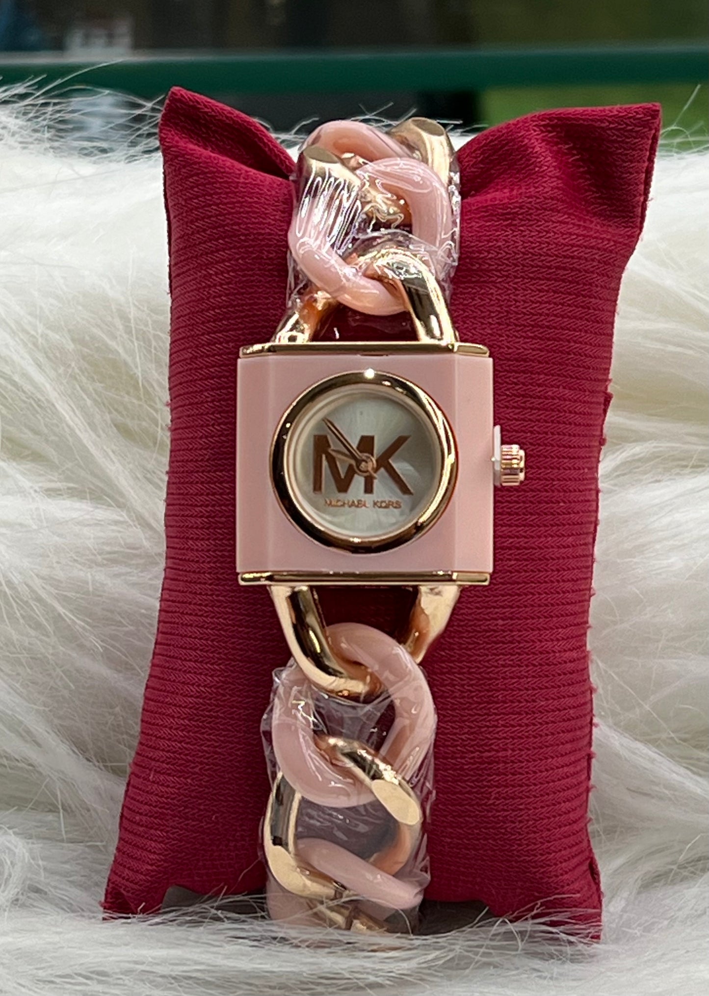 ECONOMICAL  WOMENWATCH'S COPY WATCH MICHEAL KORS
