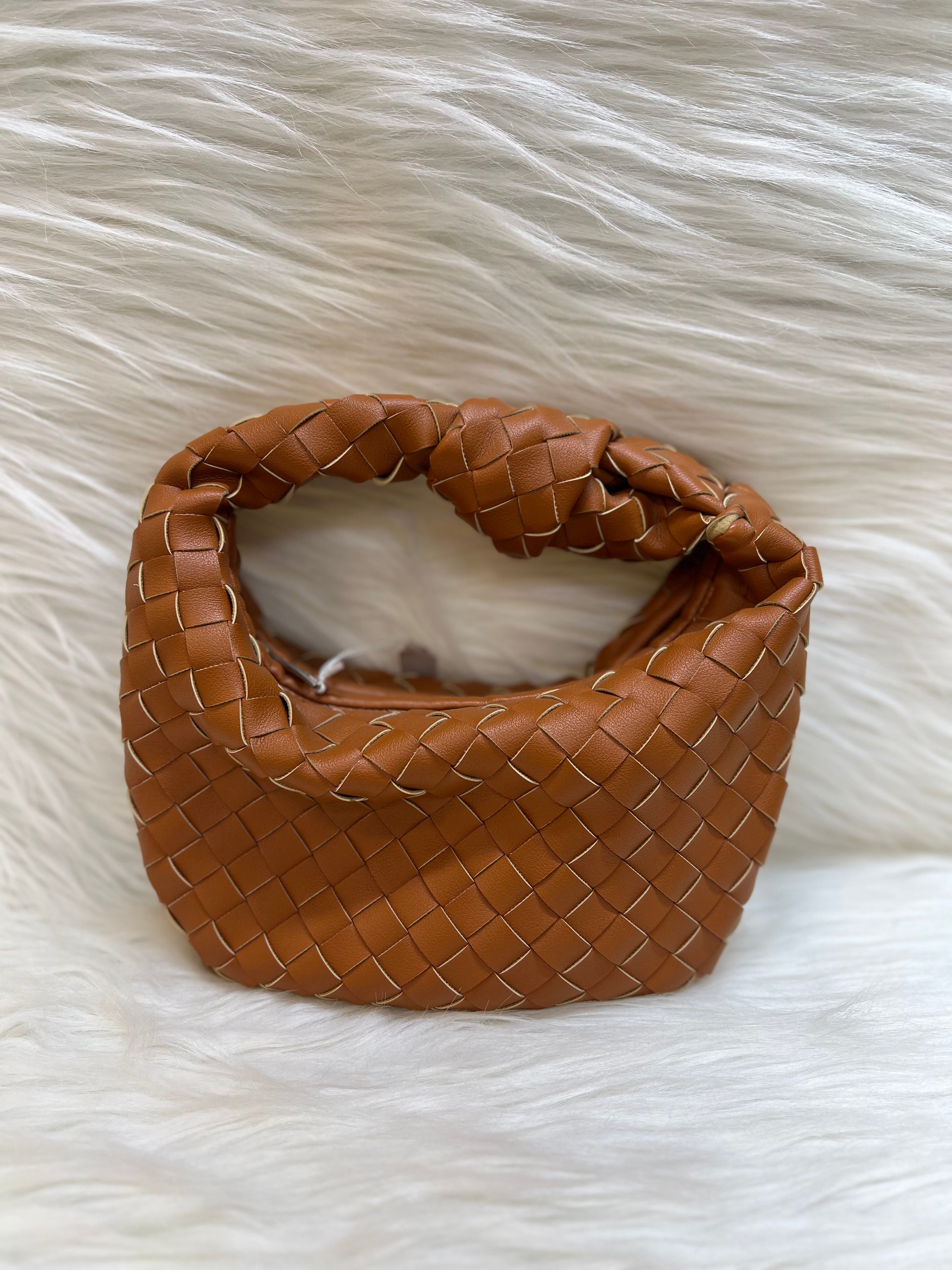 BOTTEGA VENETA PREMIUM HAND BAG TBS-000216
