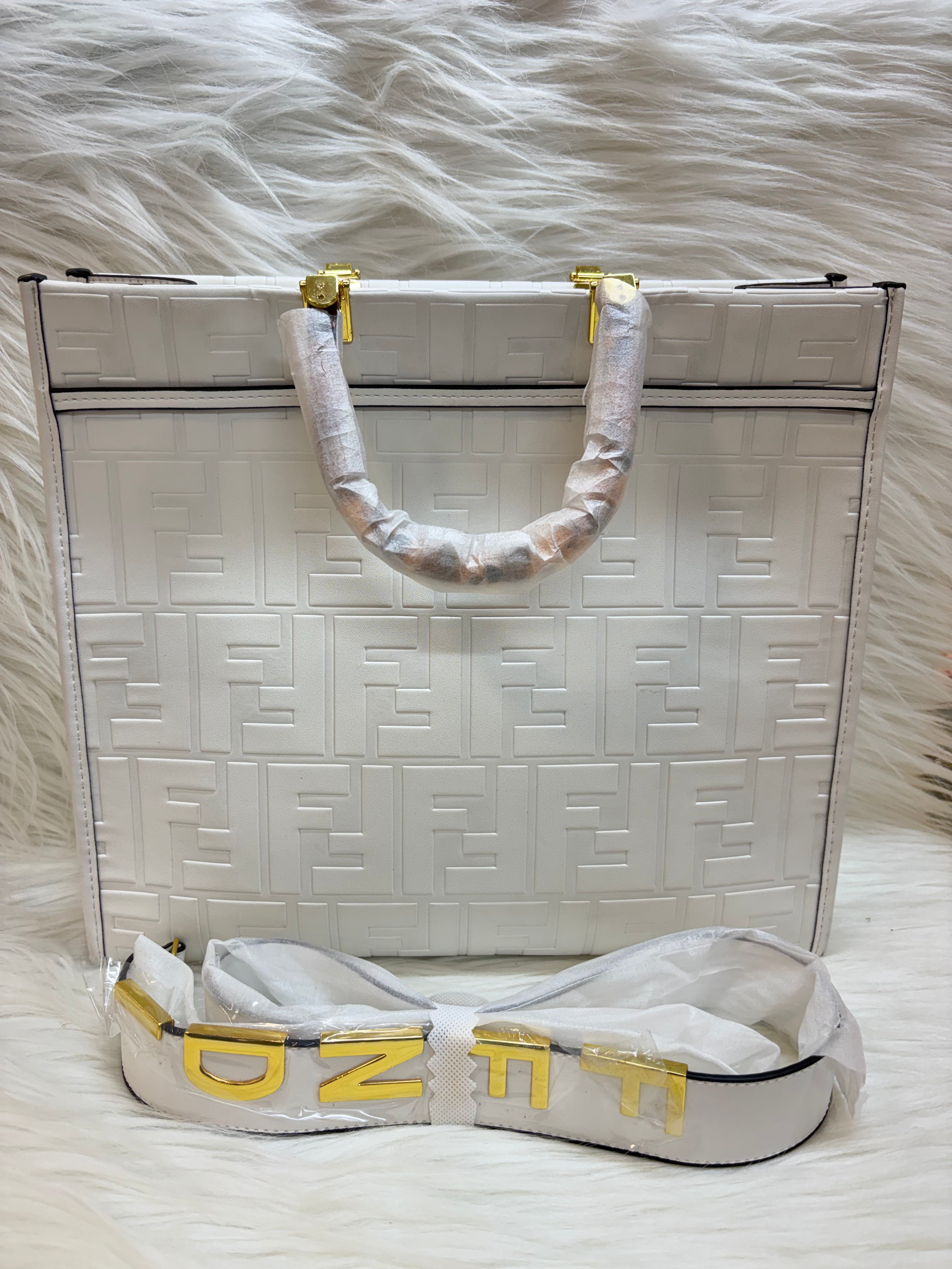 FENDI SUPER PREMIUM TOTE BAG TBS-000305