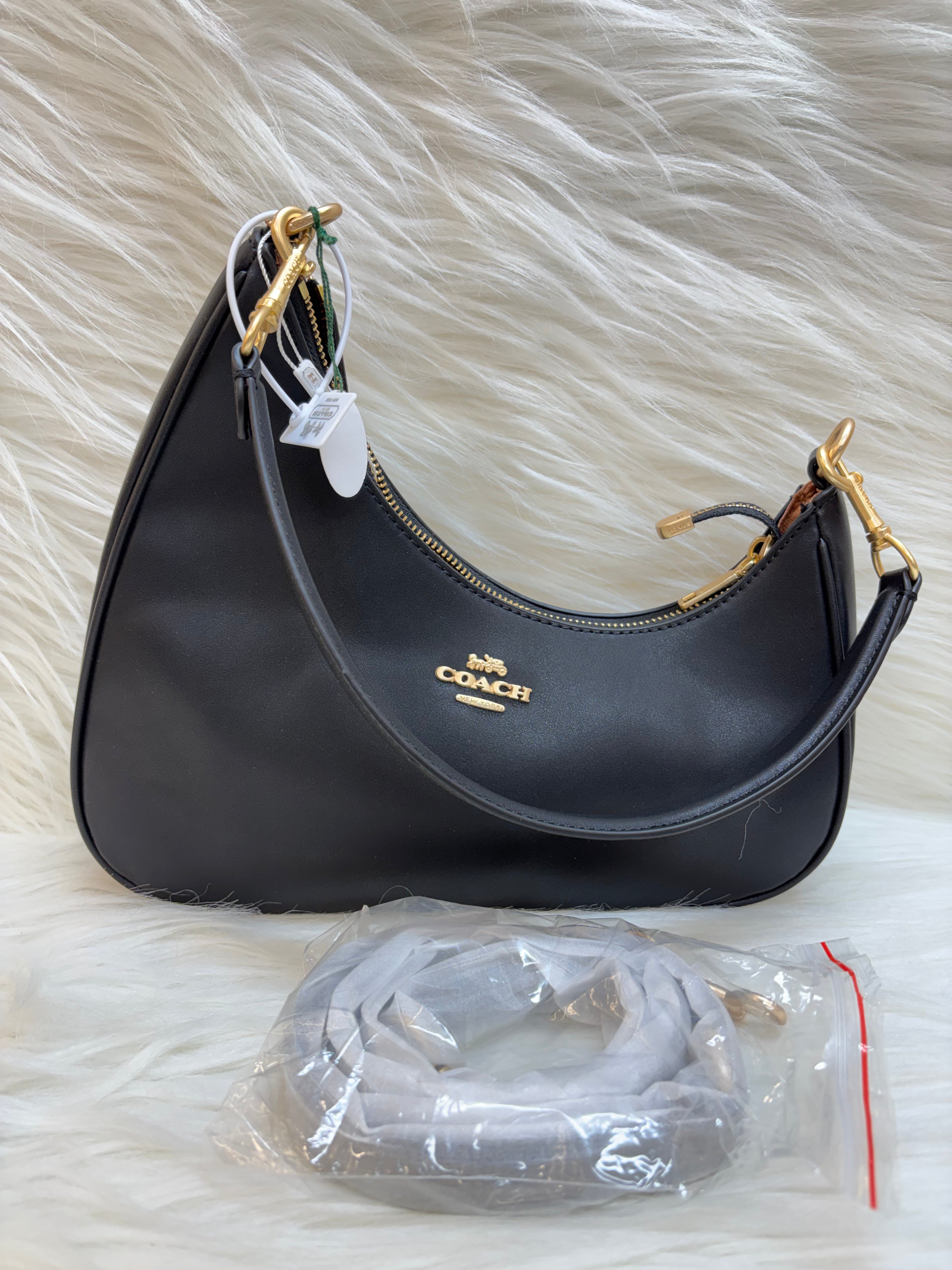 COACH PREMIUM SHOULDER BAG TBS-000241
