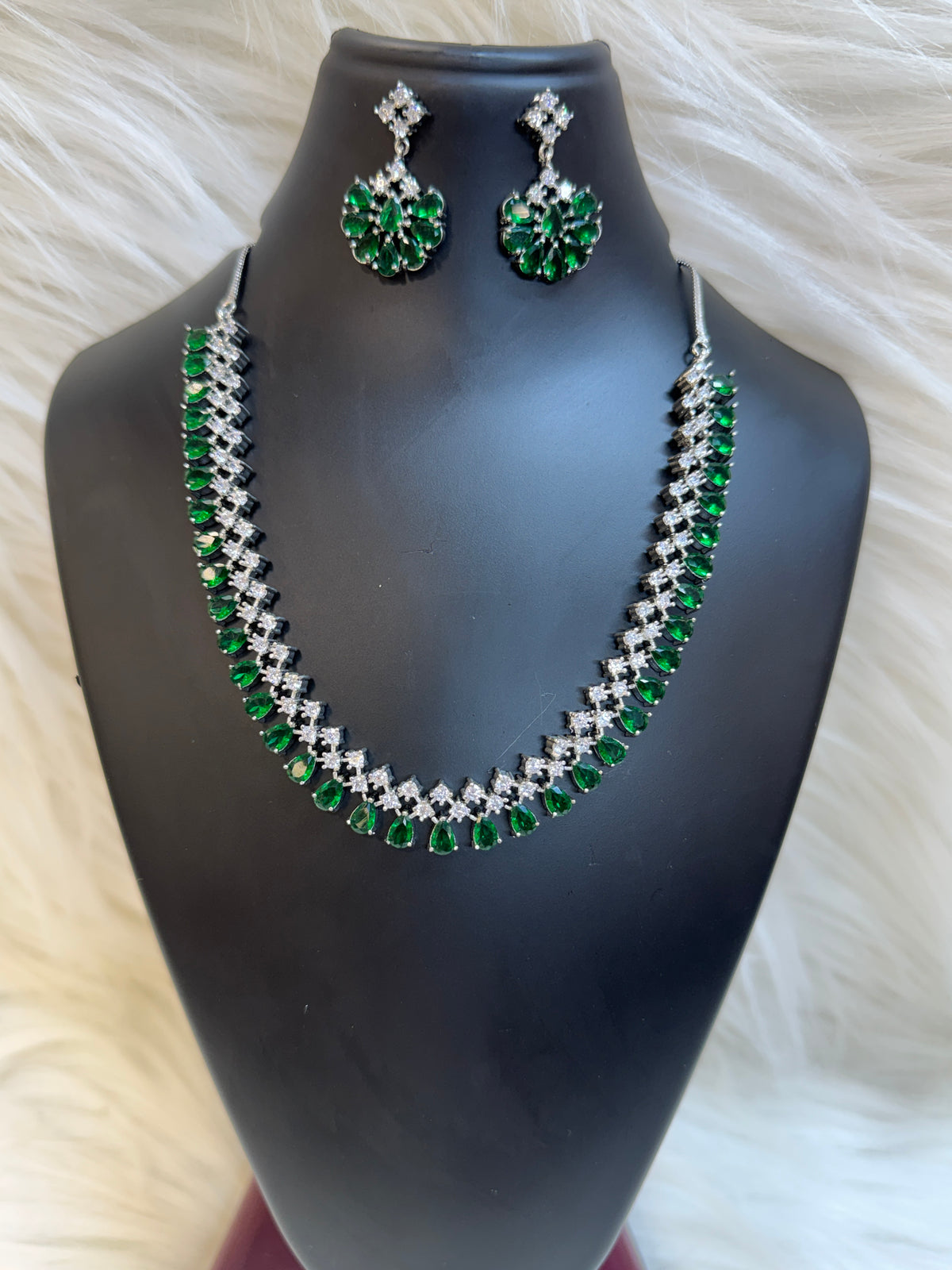 EMERALD ELEGANCE-AMERCIAN DIAMOND TEADROP NECKLACE SET TBS-15