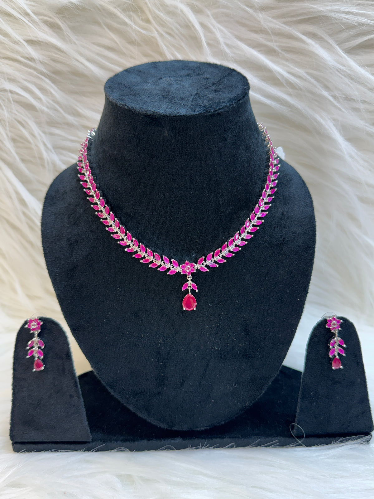 RUBY LEAF-PINK AD DIAMOND MINIMAL NECKLACE SET WITH EARNINGS TBS-18