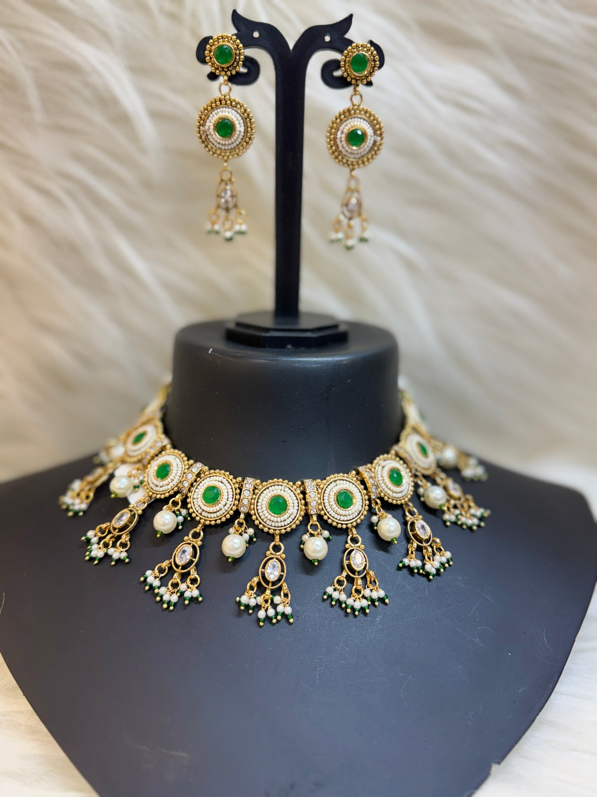 ANTIQUE GOLD EMERALD GREEN STONE CHOKER NECKLACE SET WITH PEARL DROPS TBS-30