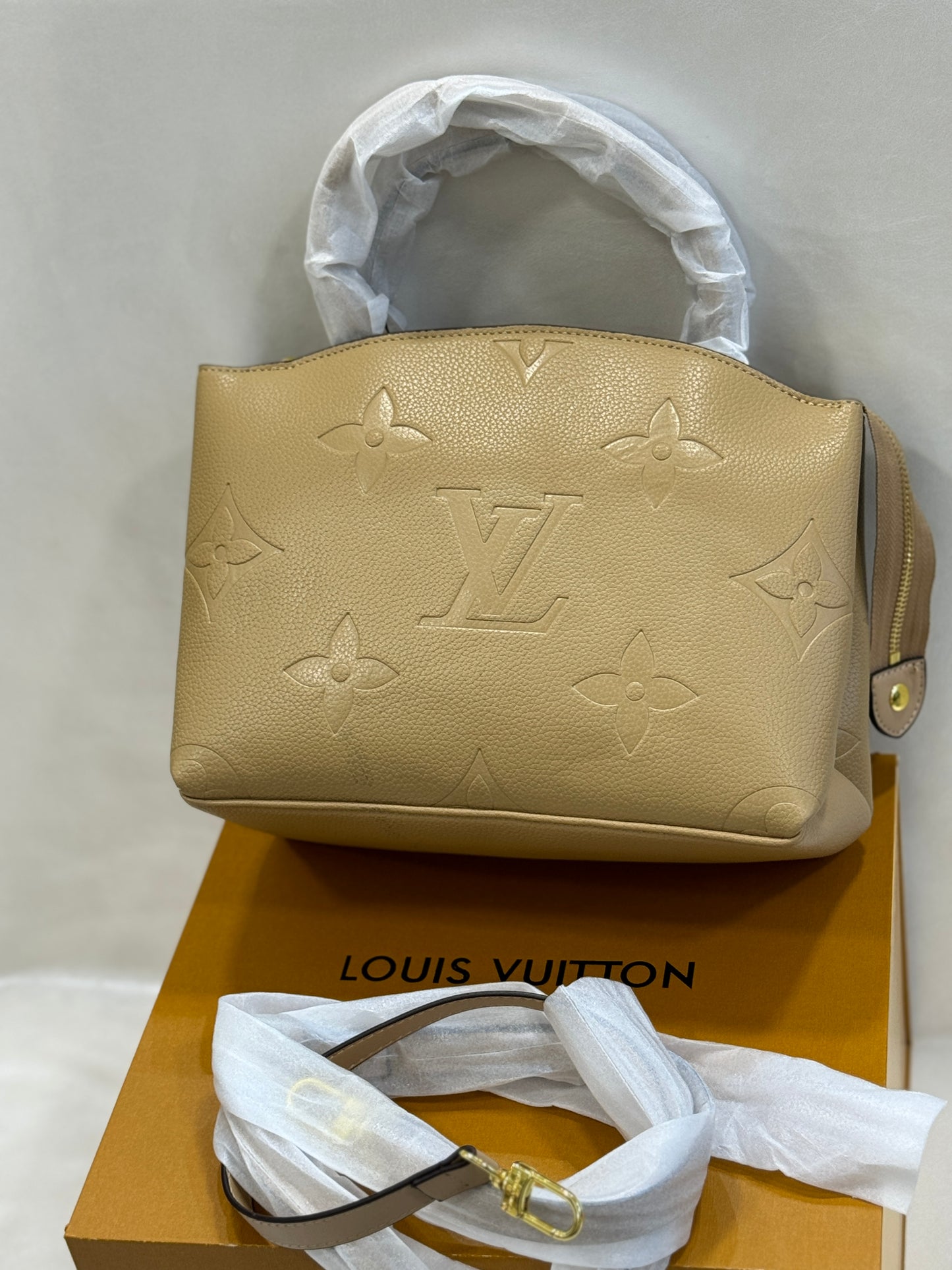 LOUIS VUITTON BEIGE ON THE GO TOTE BAG ( WITH BOX )