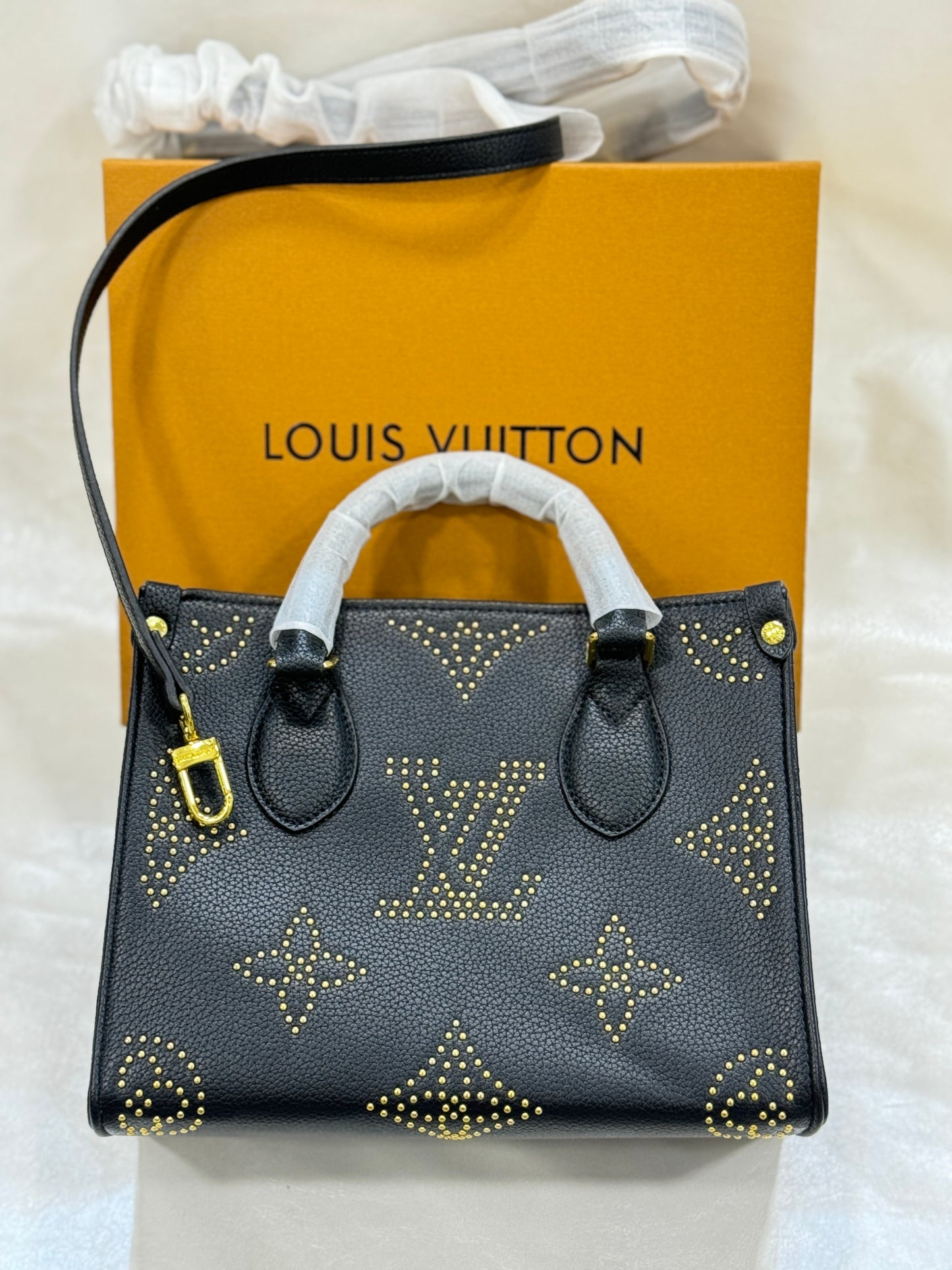LOUIS VUITTON 43755 ( WITH BOX )