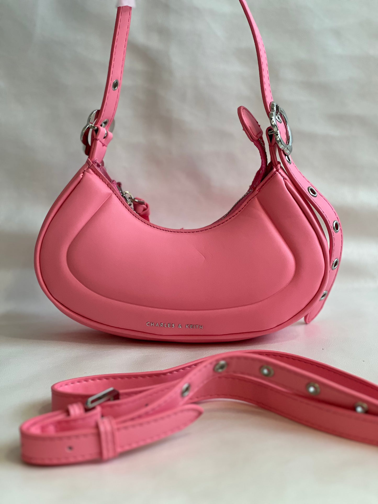 CHARLES AND KEITH PINK SHOULDER BAG ( WITHOUT BOX )