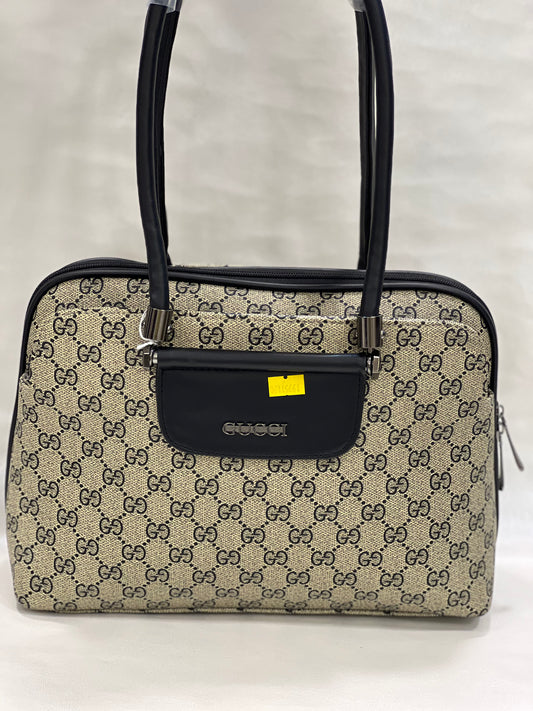 GUCCI BLACK CASUAL BAG ( HAND BAG )