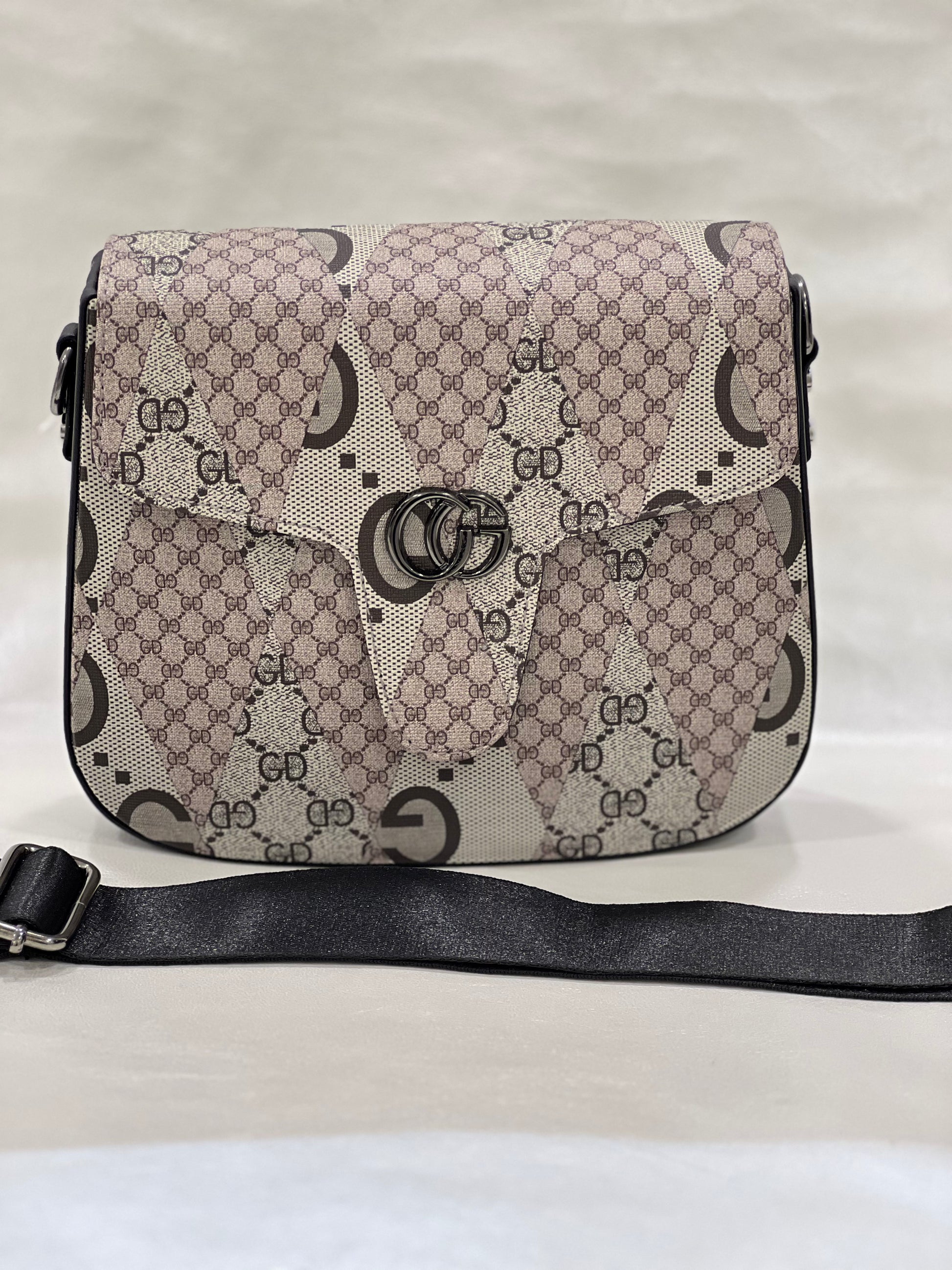 GUCCI BLACK CASUAL BAG SLING BAG luxurytag.fashion