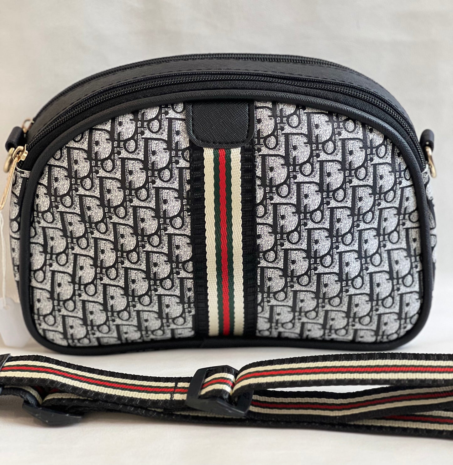 GUCCI BLACK CASUAL BAG ( SHOULDER BAG )