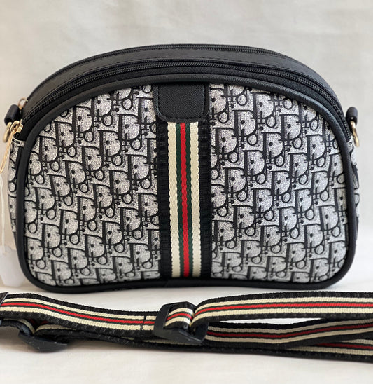 GUCCI BLACK CASUAL BAG ( SHOULDER BAG )