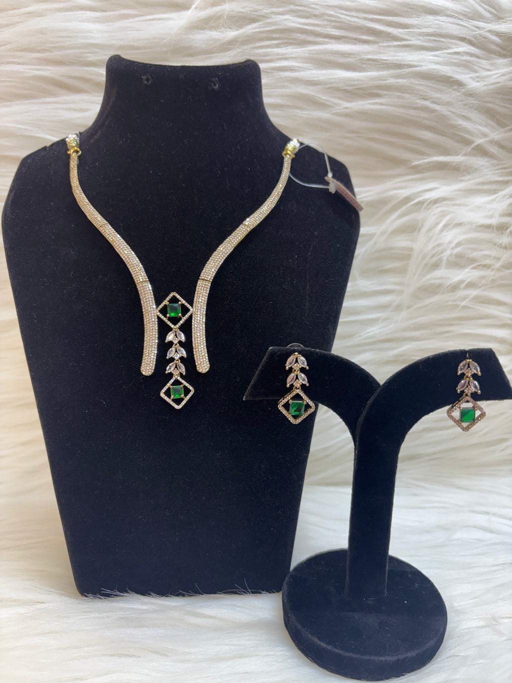 EMERALD V-CUT DIAMOND LOOK HASLI NECKLACE SET WITH EARRINGS TBS-50