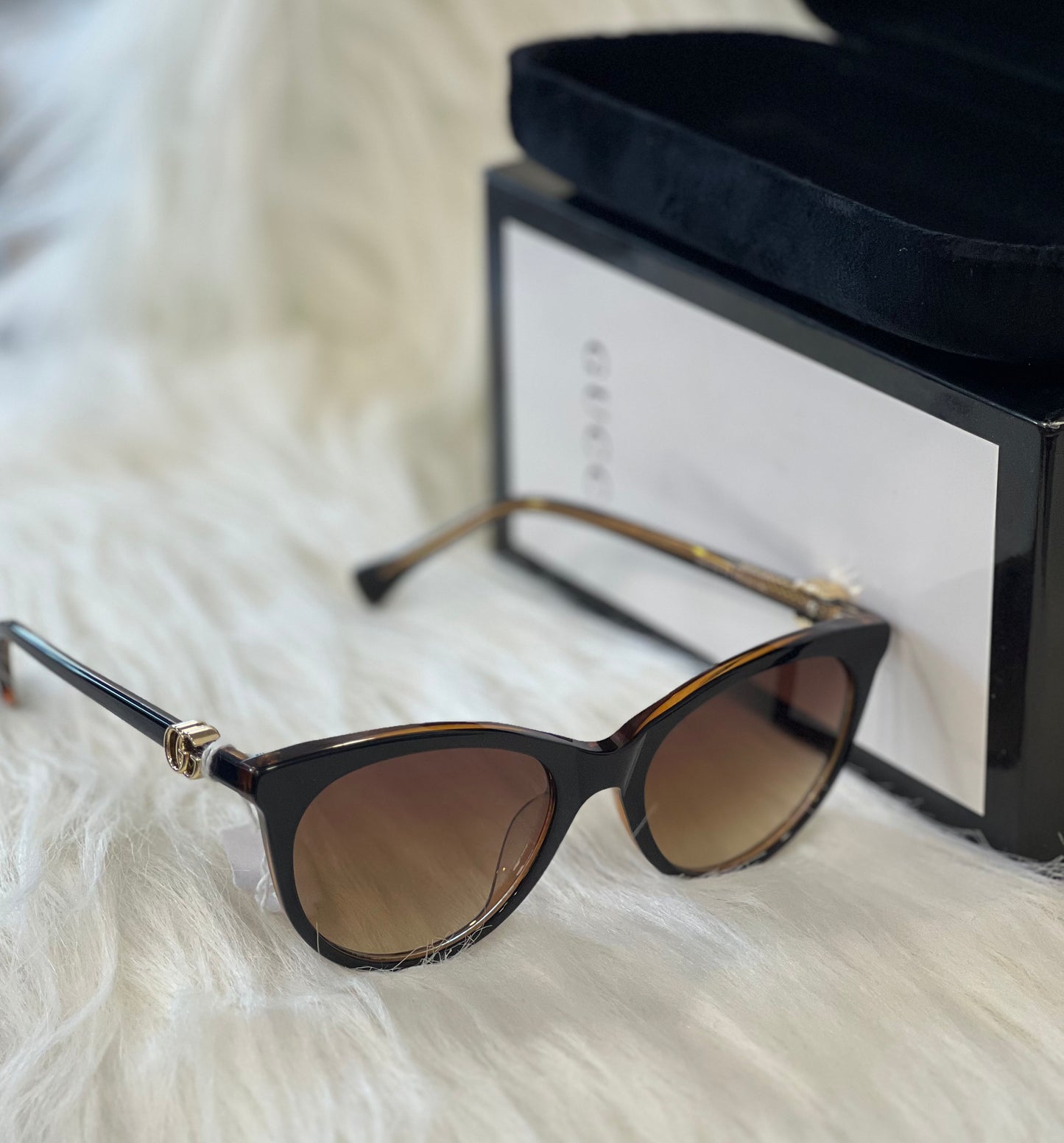 GUCCI SUNGLASSES ( WITH BOX )