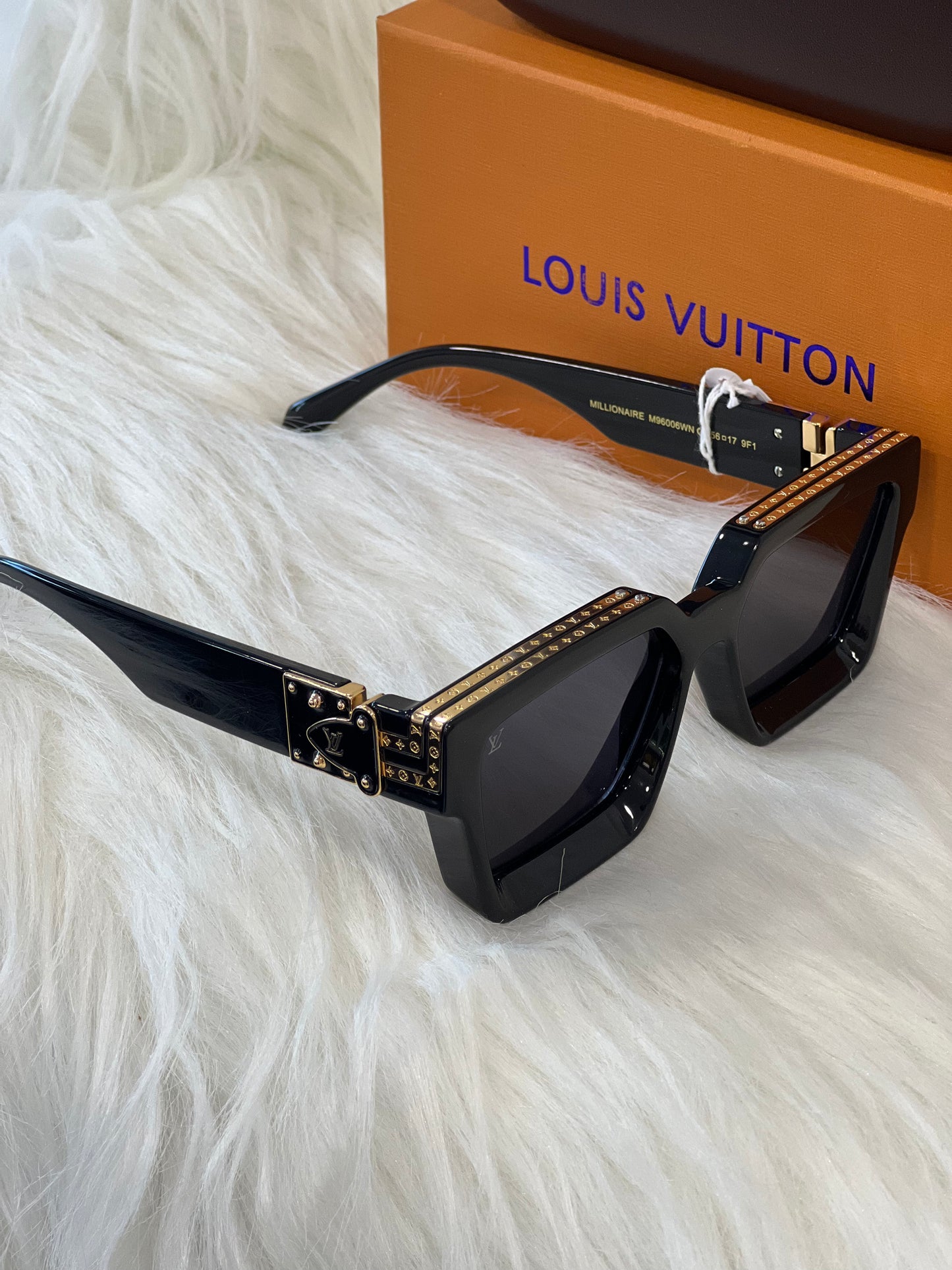 LOUIS VUITTON  SUNGLASSES ( WITH BOX )