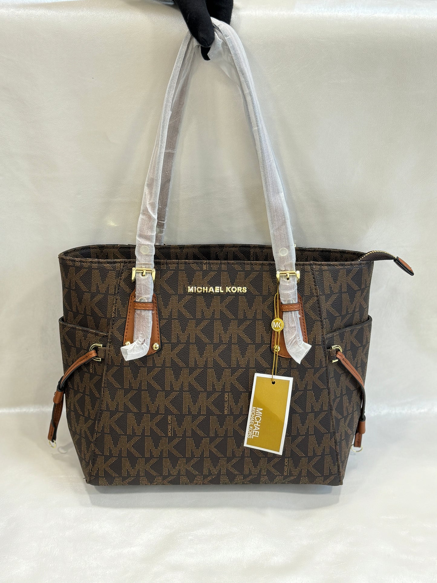 MICHAEL KORS EAST WEST VOYAGER COFFEE TOTE BAG ( WITHOUT BOX )