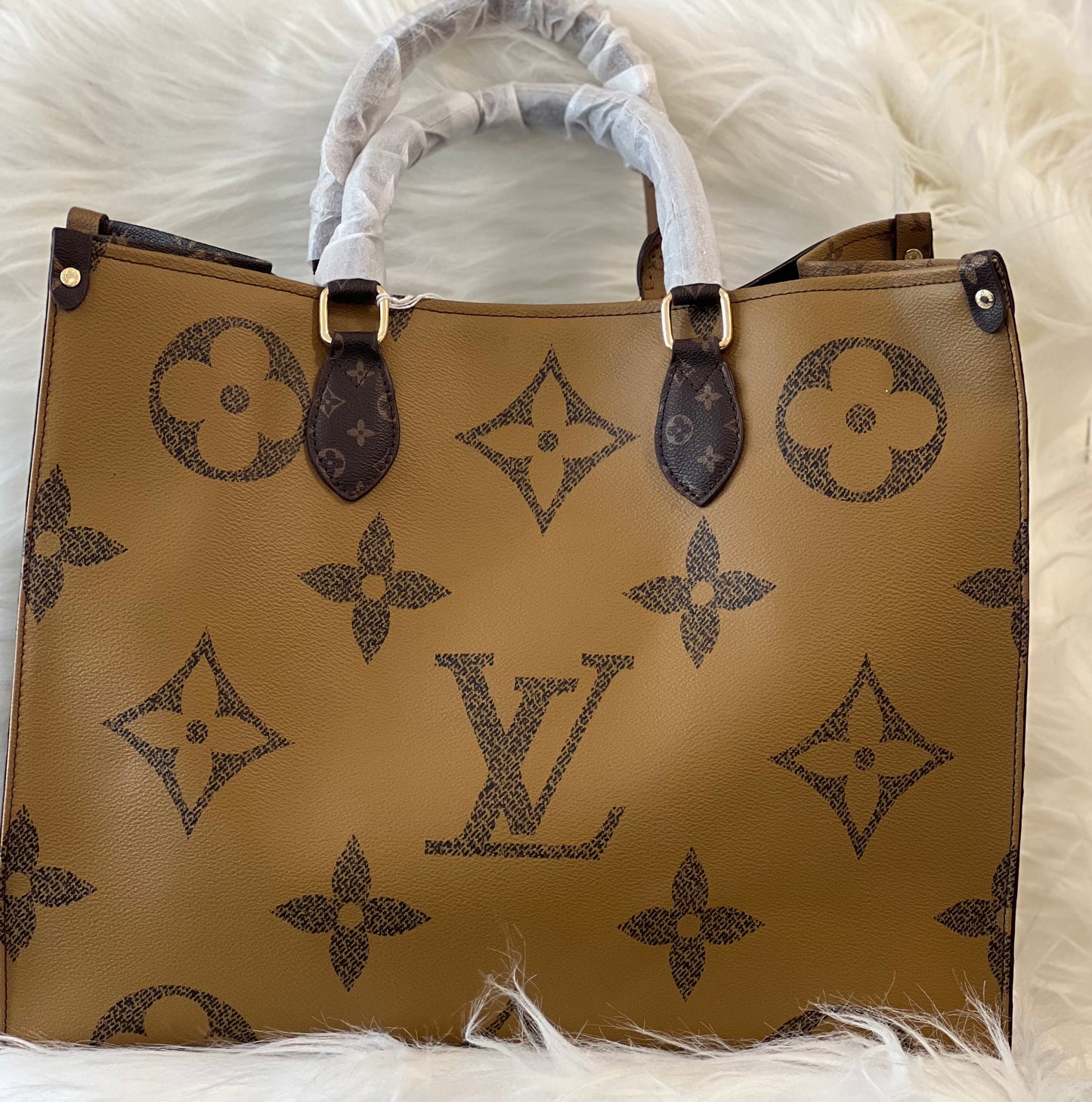 LOUIIS VUIITTON ON THE GO COFFEE-CAMEL TOTE BAG ( WITHOUT BOX )