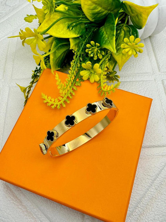 JTBS BLACK CLOVER ALBA BRACELET