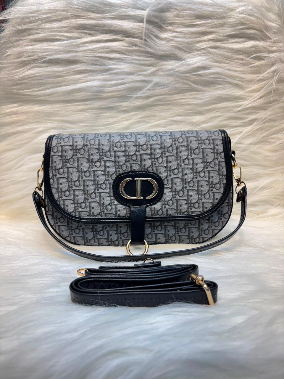 G Croc Texture Chain Sling Bag – Black | TBS-017